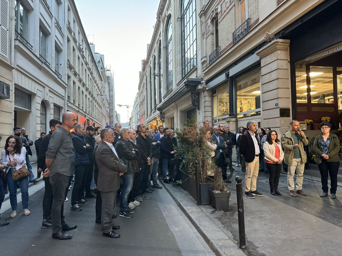 De nombreuses personnes rassemblées en ce moment au 16 rue d’Enghien, à Paris, suite à l’expulsion du militant kurde Serhat Gültekin vers la Turquie. Un appel est lancé pour une grande manifestation demain, samedi, à 14h, au départ de la Gare du Nord