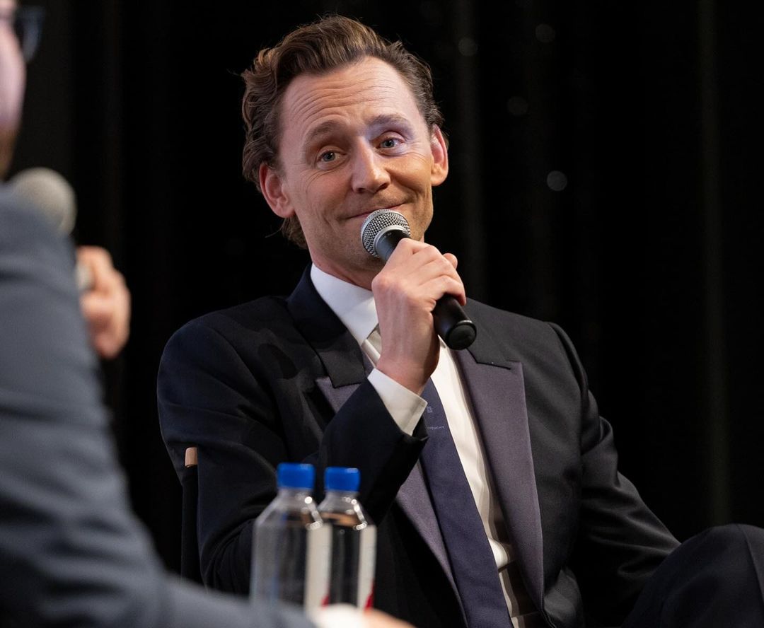 TomHidFansLATAM's tweet photo. Nuevas fotos de Tom con Josh Horowitz compartidas por el mismo Josh, son de la noche de ayer antes, durante y despuรฉs del podcast "Happy, Sad, Confused" โจ๏ธ๐คโจ๏ธ
#TomHiddleston #Hiddleston #Hiddlesfans #HiddlesArmy #Hiddlestoners #hiddlesworld https://t.co/2T1rLqIjgO