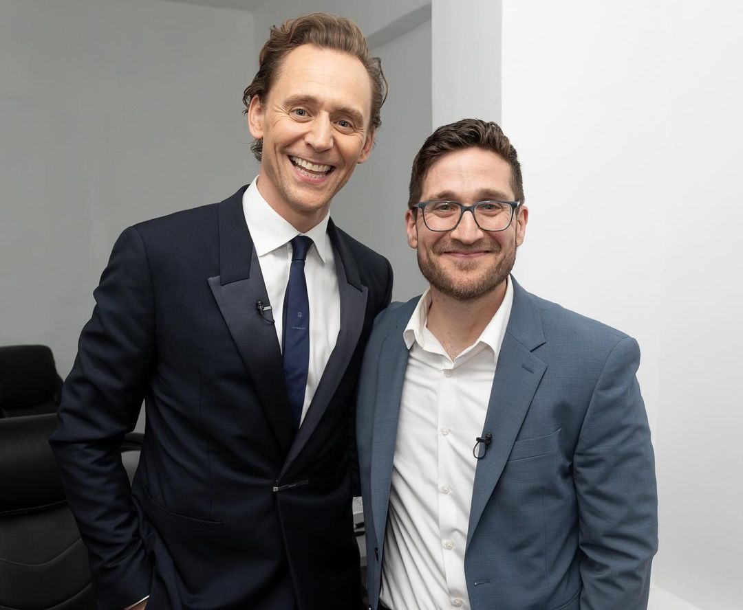 TomHidFansLATAM's tweet photo. Nuevas fotos de Tom con Josh Horowitz compartidas por el mismo Josh, son de la noche de ayer antes, durante y despuรฉs del podcast "Happy, Sad, Confused" โจ๏ธ๐คโจ๏ธ
#TomHiddleston #Hiddleston #Hiddlesfans #HiddlesArmy #Hiddlestoners #hiddlesworld https://t.co/2T1rLqIjgO