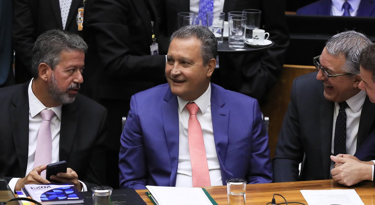 uma sequência de fotos na ultima sessão do Congresso que mostra muito bem a preocupação do Ministro Alexandre Padilha com as críticas do Presidente da Câmara, Arthur Lira. Fotos Lula Marques