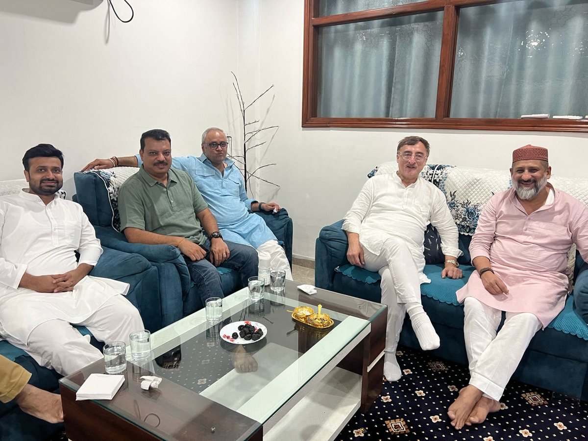 It was EId Milan at the home of ⁦@INCIndia⁩ MLA Arif Masood with ⁦@UmangSinghar⁩ ⁦@MPArunYadav⁩ ⁦@HemantKatareMP⁩ & others in Bhopal.