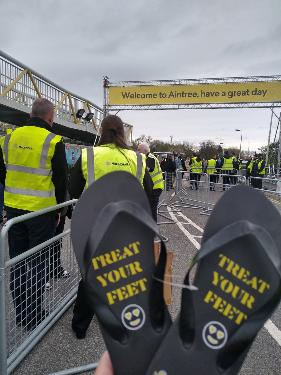 chaplain_karen_'s tweet photo. A great to days being part of the well-oiled #merseyrail machine at #AintreeRaces https://t.co/17RPgnQ6Hg