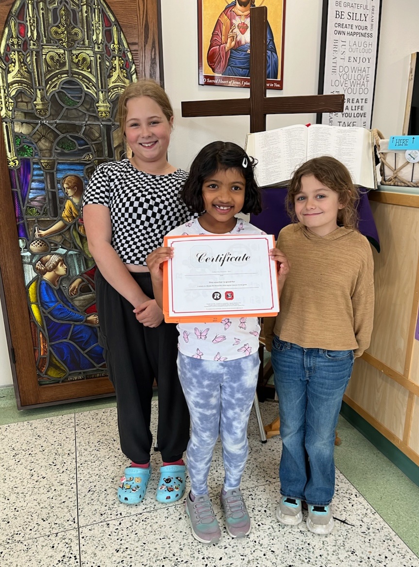 Kudos to E & P, two grade 4 students from @StLukeNepean in the @OttCatholicSB who organized a 'Dollars for #Dementia' fundraiser. Their efforts generated $800 for @AlzCanada! Thx. to the @REDBLACKS for their ticket donation and supporting our @ottawacity initiative! 🏈❤️👏