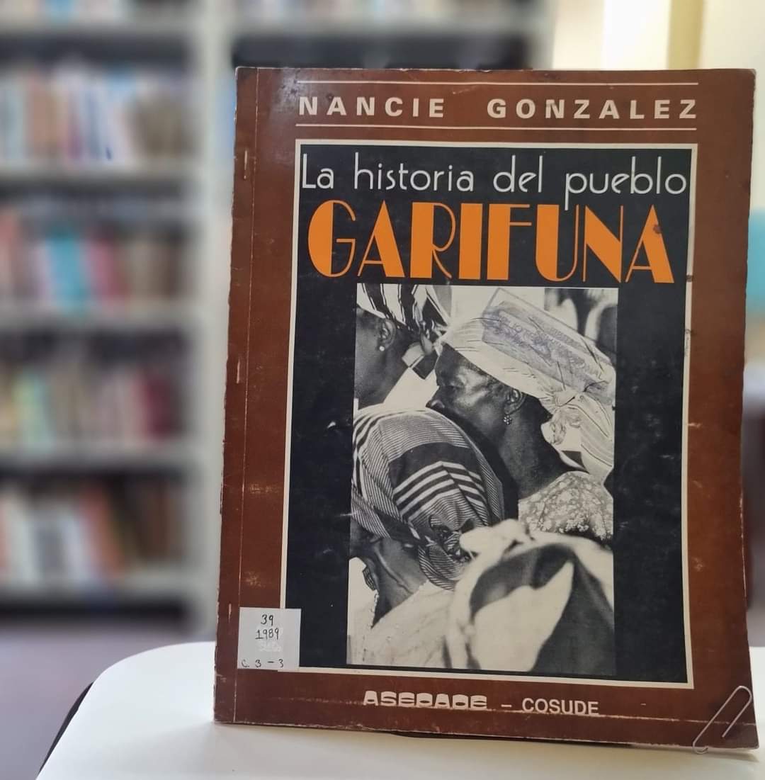 📚 Conmemoramos el 227 aniversario de la presencia Afrodescendiente en el país. La Biblioteca Nacional de Honduras Juan Ramón Molina te extendemos una invitación para sumergirte en la cultura Garífuna a través del libro 'La Historia del Pueblo Garífuna' de Nancie Gonzales.