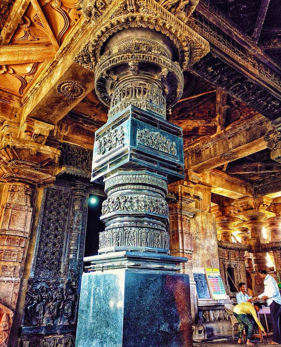 A pillar of black granite, I read...The shiny pedestal alone is a masterpiece in itself...

Ramappa temple, Warangal, India 🇮🇳.
