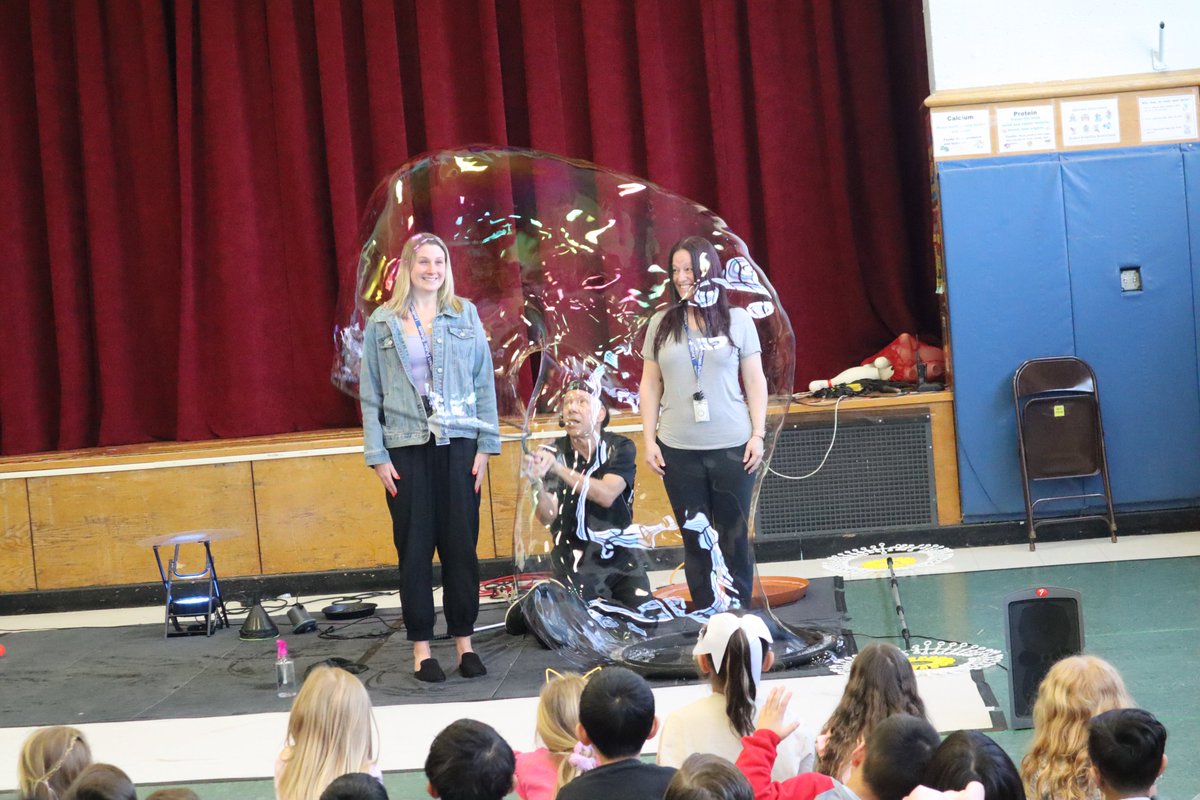 @GardinersAve_ES kindergartners and first graders were bursting with excitement for a bubble-based show thanks to the PTA! #SuccessAtLPS
