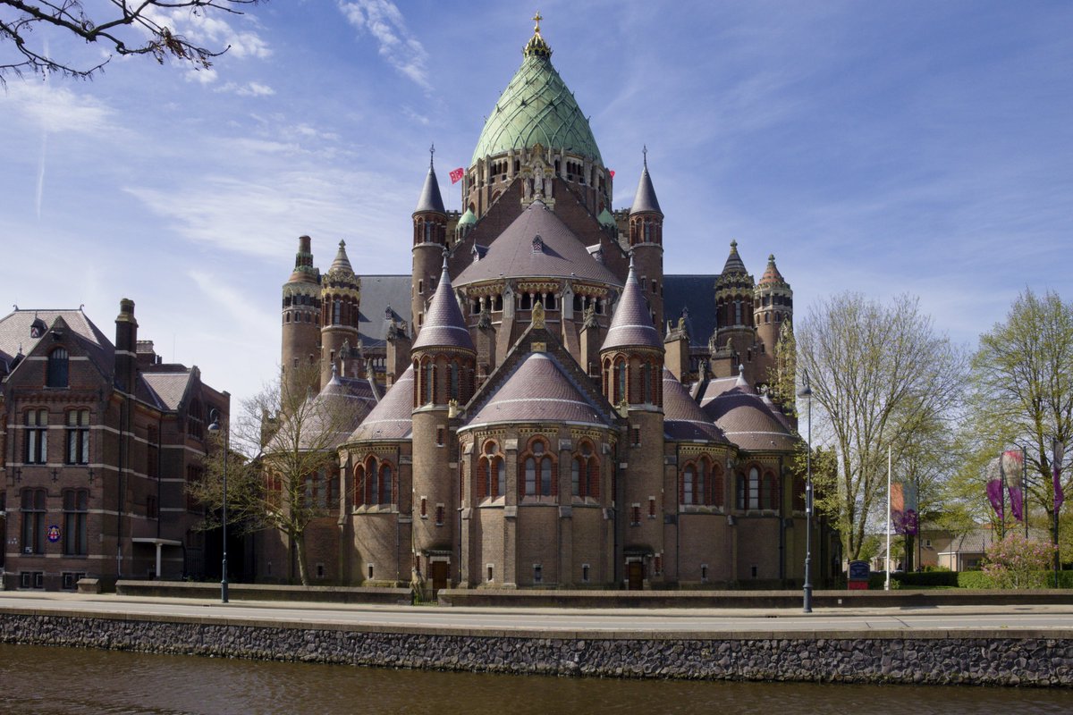 I had some excess vacation days that I needed to use, so I took the opportunity to take a few days of from work and visit the gigantic Art Nouveau cathedral in Haarlem. ^_^