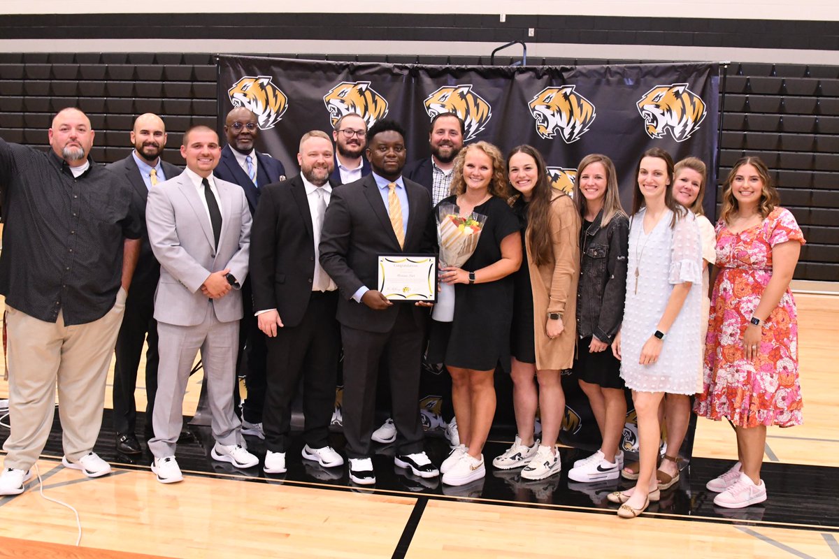 Recognizing our Tiger Athletics Teacher of the year @_Miss_Hart !! She has truly helped us build a legacy of excellence. @TISDGLJHS