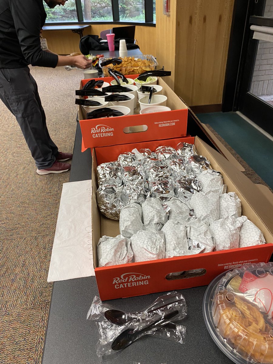 It’s another Friday #residentwellness lunch!  Burger & Chicken Sandwich bar from @redrobinburgers 🍔🧠🤩    Now, let’s head to #denvercolorado  for @AANmember #aanam