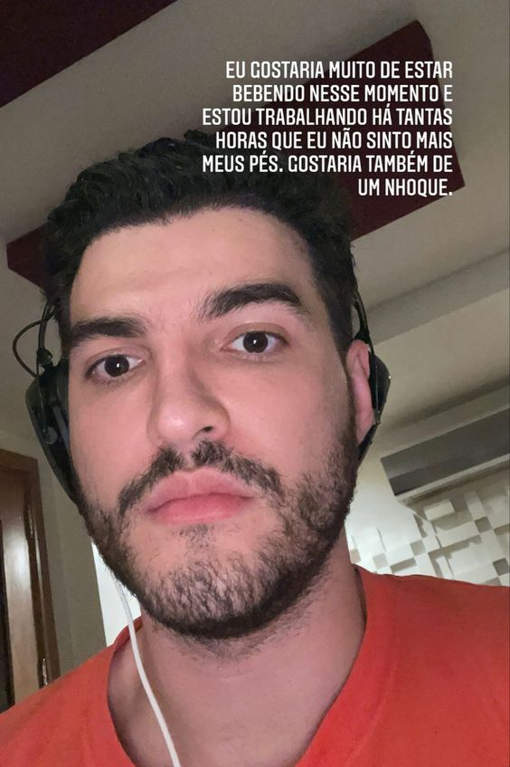 jaostage's tweet photo. Jão out of context https://t.co/BkdAyomNU9