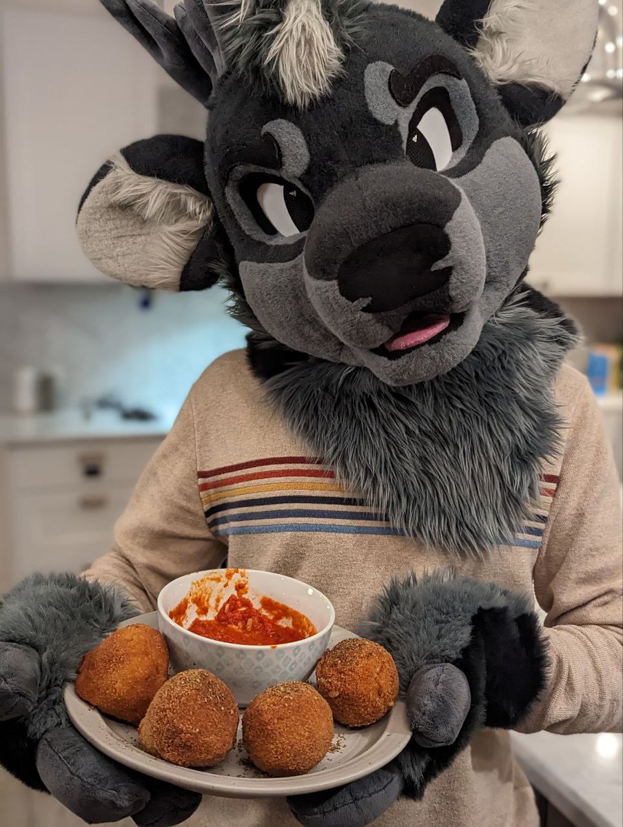 I cooked you arancini for #FursuitFriday now EAT