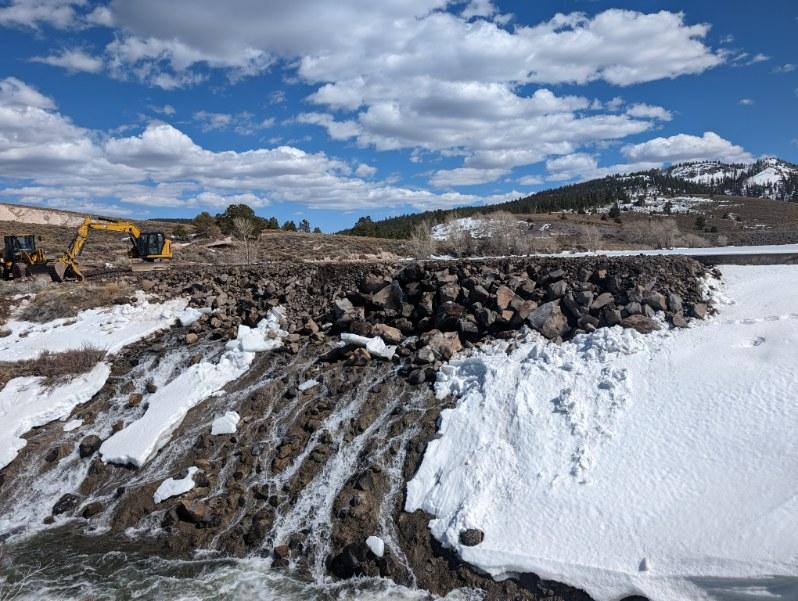 Big progress has been made on Panguitch Dam. Water is being released as much as possible, the dam has been stabilized, and ice is no longer pressing against the dam. Details are in our FB post. facebook.com/UtahDNR/posts/…
