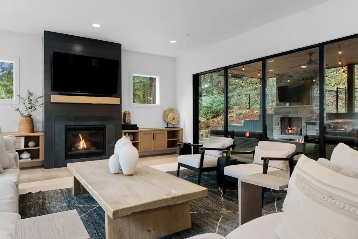 CascadeSIR's tweet photo. 🏠Extraordinary Property of the Day

Escape to lakeside luxury! This 4BD/4.5BA home boasts a private dock, boat slip, and stunning lake views—a summer getaway you don't want to miss!

16470 Phantom Bluff Ct in Lake Oswego. Listed by Declan O'Connor. https://t.co/vFX8XCHpb3 https://t.co/pOkuBBRtNg