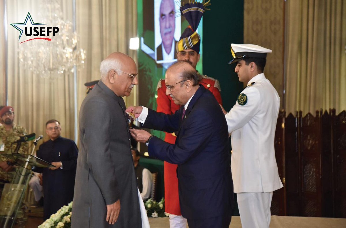 🎖️Congrats to #HumphreyAlum Dr. Amjad Saqib on receiving the Pakistan Civil Award, Hilal-i-Imtiaz, for his outstanding contributions to the social sector through his non-profit Akhuwat! His work has transformed the lives of low-income people in Pakistan #SocialEntrepreneurship