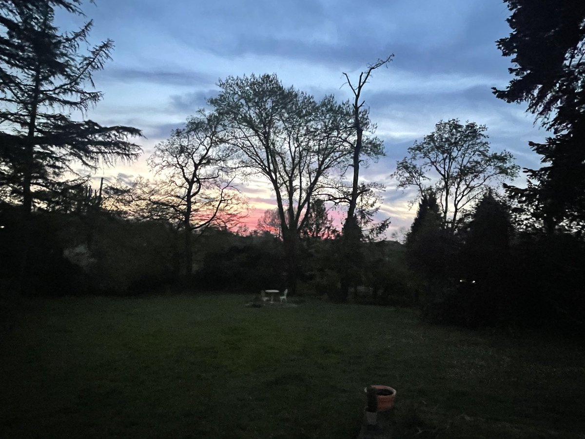 JohnAClarkeEU's tweet photo. Stunning sunset beyond the garden tonight! Bodes well for tomorrow! #Lasne #Belgium. https://t.co/Q7zEZrKLUn