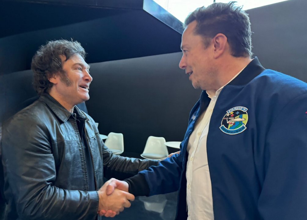 Report from Argentina - Javier Milei's meeting with Elon Musk President Javier Milei met today with TESLA's co-founder and CEO, Elon Musk, after visiting the company's industrial plant in Austin, capital of the state of Texas, United States. Javier Milei and Elon Musk agreed on…