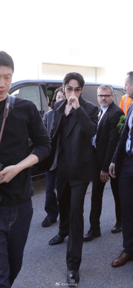 Care to tell me which mafia gang do you lead? 🥹🥹

#ZhuYilong #朱一龙 #朱一龍