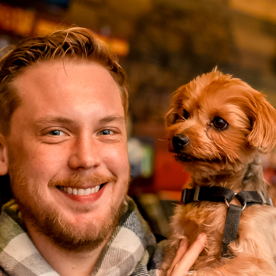 Brews and pooches are always waiting for you at Doggy Days! Leash up your pup and join us every Saturday from 12–3pm for a playdate like no other. You get half-priced drafts and your pup gets free dog treats, so what's not to love? 🦴 🐶 HAPPY HOUR SPECIALS: 1/2 Off All Drafts