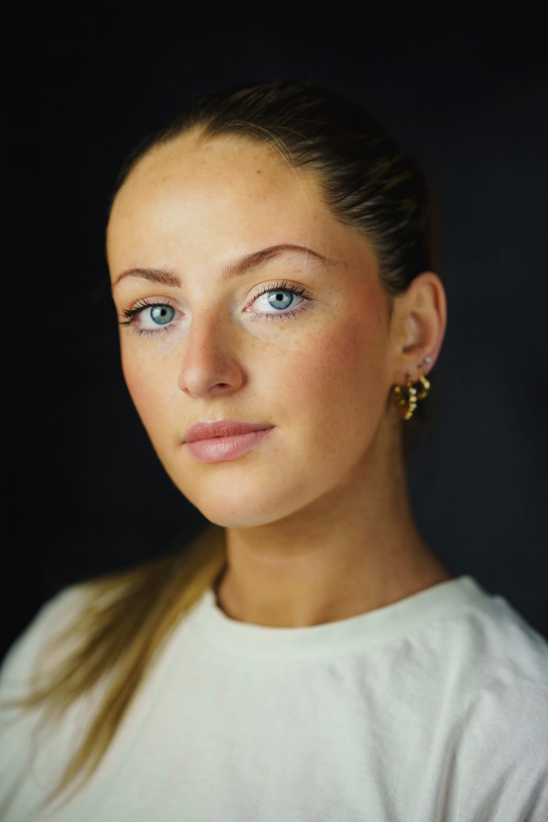 Beautiful new Headshots of my girl <a href="/hollyhallswort1/">hol</a>  very proud of everything you do ❤️❤️