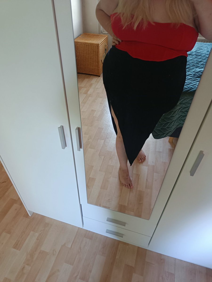 AuroraWeronica's tweet photo. Have a nice weekend 😊 

#onlyfans #TwitterX #hello #plussizefashion #plussize #love #romanticheart #onlyfansshoutout https://t.co/bdG3264diU