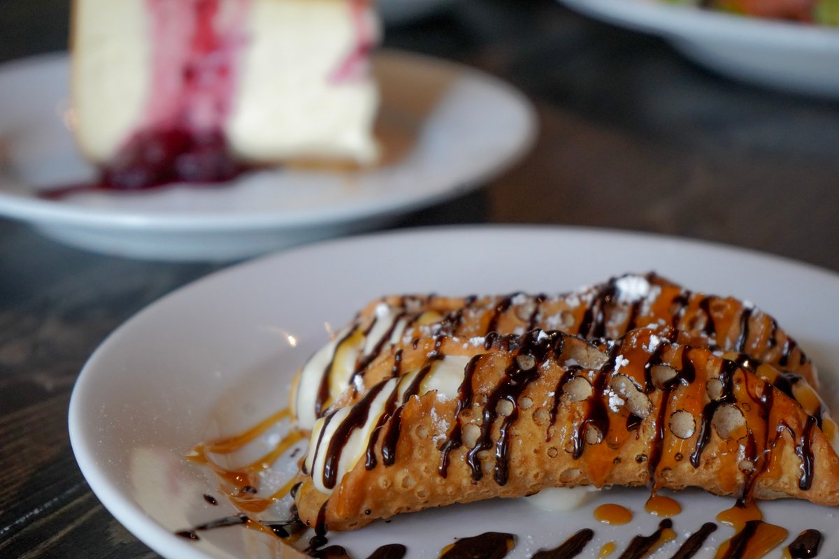 From velvety tiramisu to decadent cannoli, our Italian-inspired delights are crafted with amore. Join us for something delicious tonight, and top it off with something sweet!

#tuscanslicetx #tuscanslicefoodie #italianfoodie #homestylepizza #catering #waxahachieitalian
