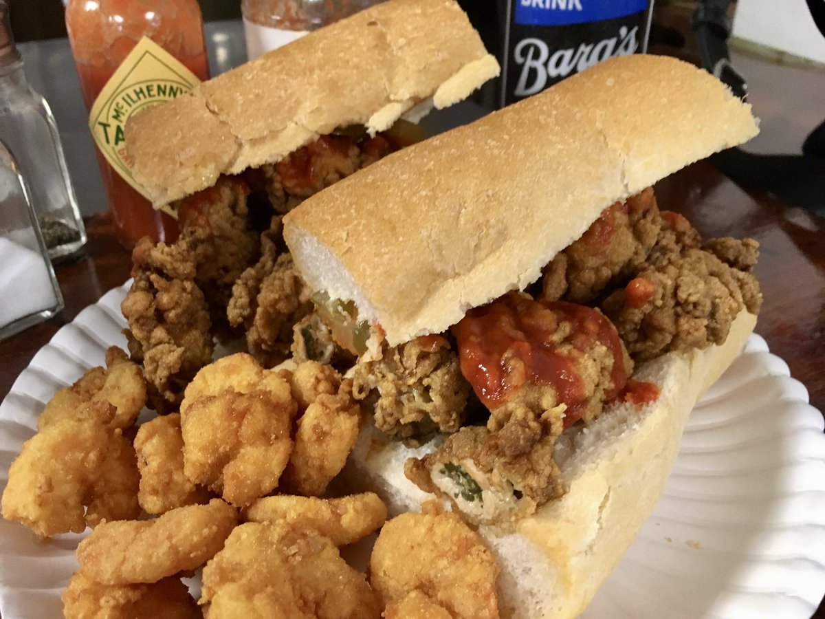 It’s Friday Dawlins! 🥖🦪🍤
#NewOrleans #poboy 
@BarqsOfficial @DomilisesPoboys