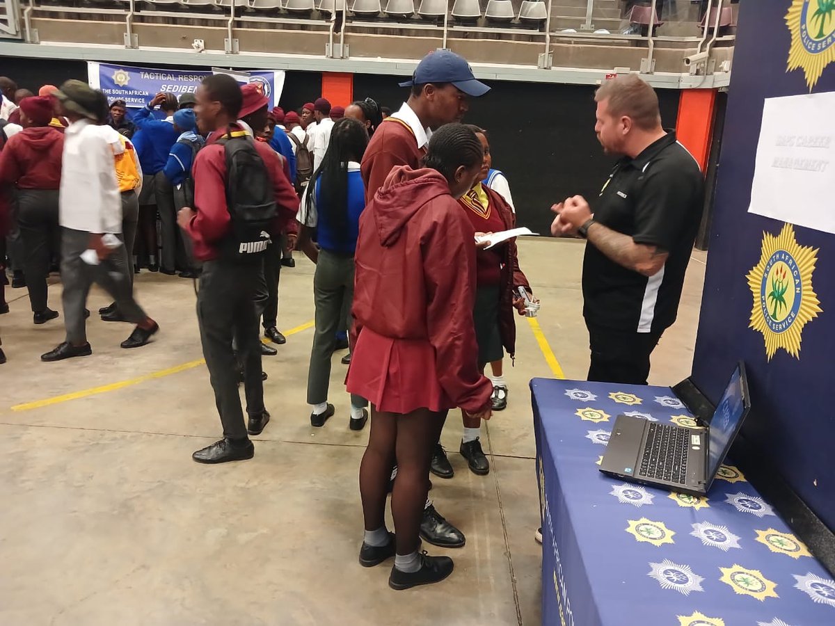 #sapsGP Johannesburg District: Kliptown #SAPS in collaboration with the University of Johannesburg Soweto Campus and other stakeholders hosted a #SAPSCareers exhibition today. About 1400 Grade 12 learners and university students attended the career exhibition event. Kliptown SAPS…