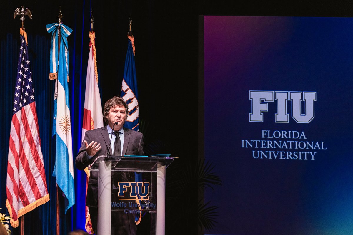 President Javier Milei of Argentina presented a lecture yesterday in Spanish to FIU students from political science and international relations classes that focus on Latin America. The event at the Biscayne Bay Campus was sponsored by the @GordonInstitute, Steven J. Green School…