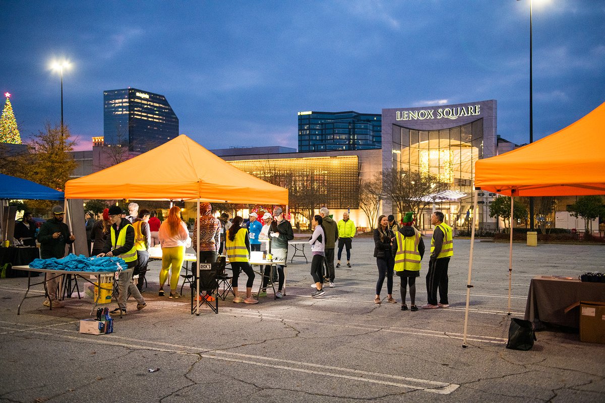 Flashback to a previous 5k set up at Lenox Square! Our 5k event is powered by our volunteers 💪 whether you're lending a hand with set up, cheering on participants or hydrating runners at water stations, your help makes a huge impact. Sign up to volunteer today!