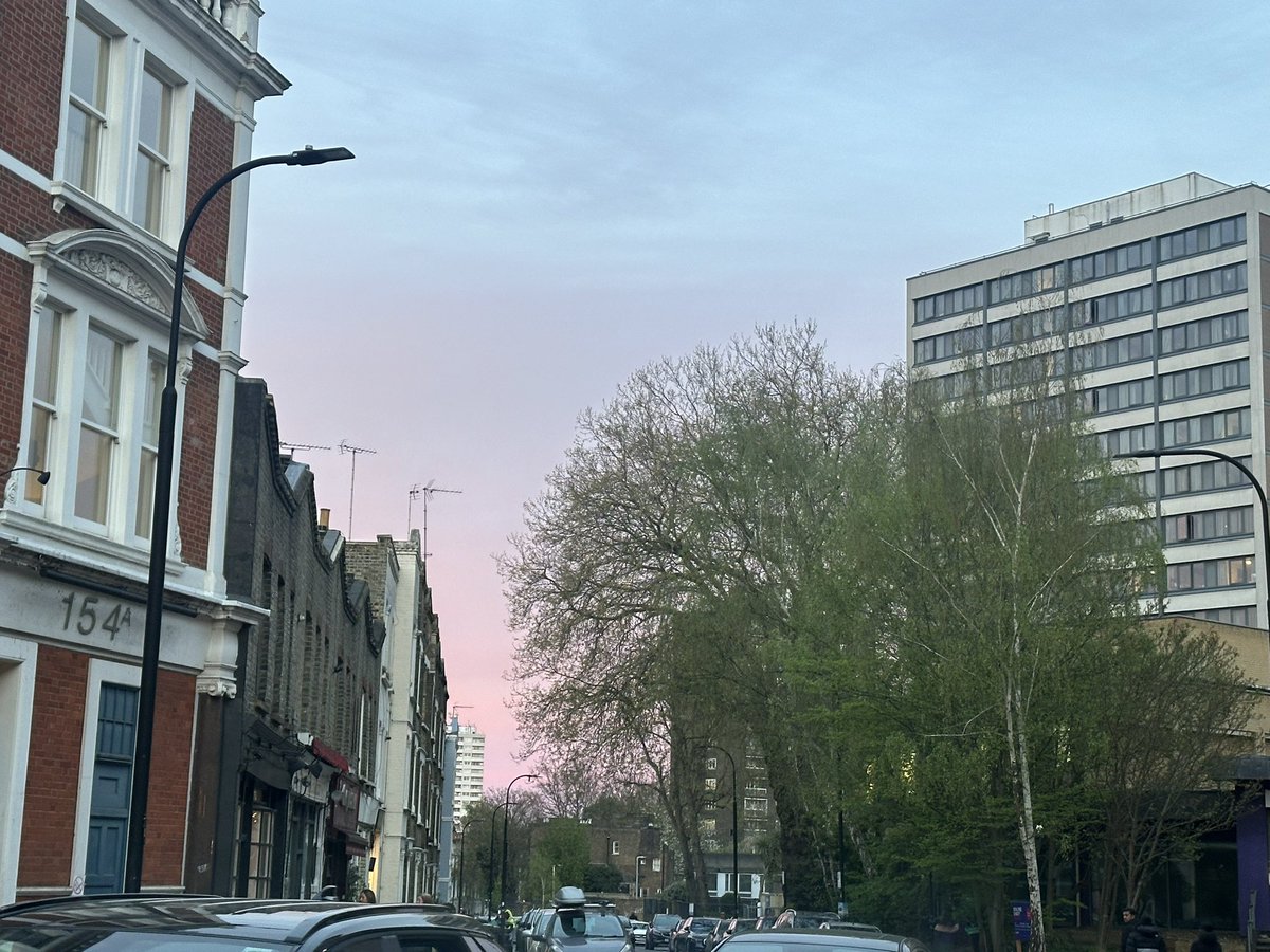 Beautiful evening on the doors in Gospel Oak! So much support for @SadiqKhan & @LondonLabour!