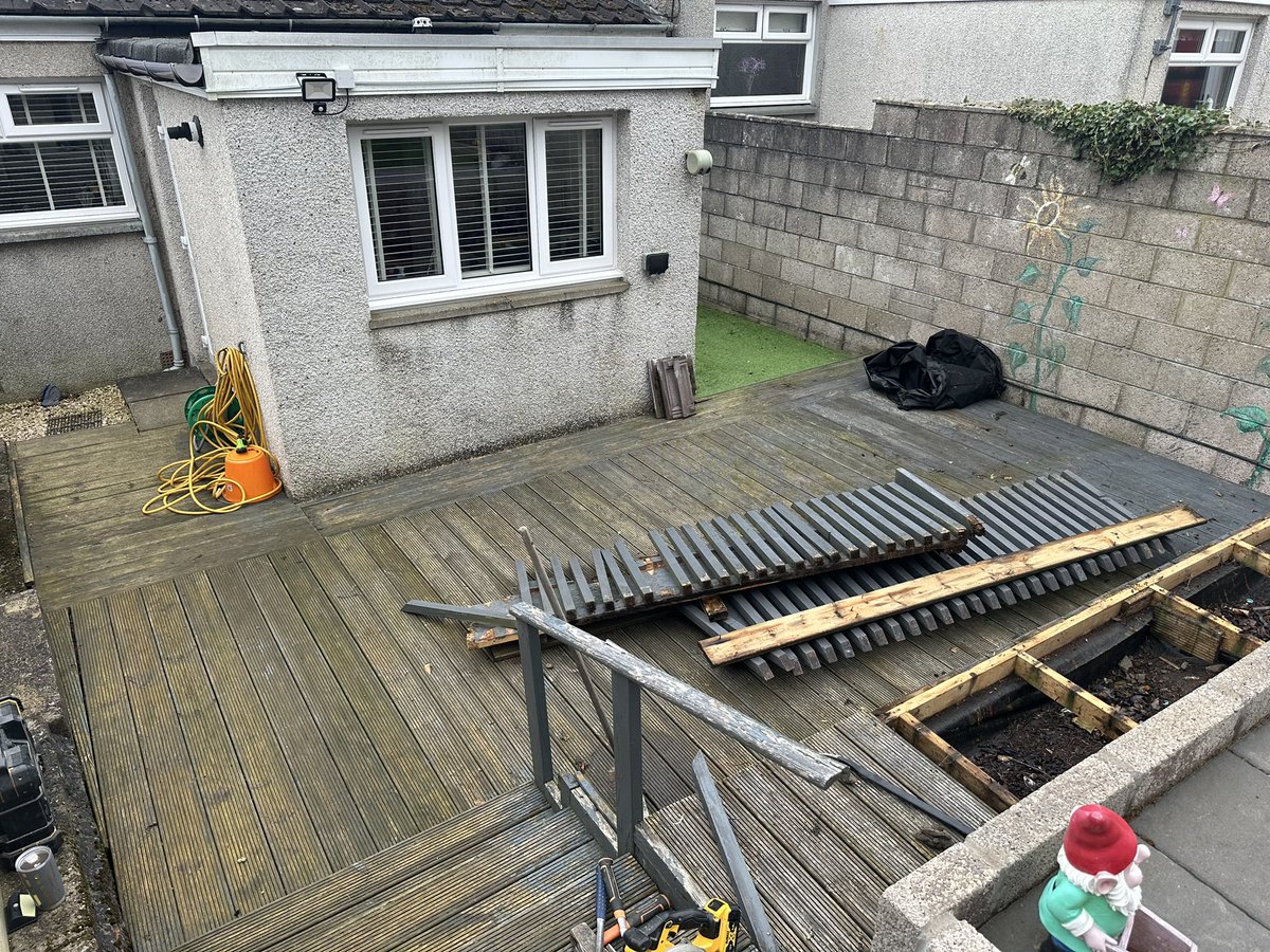 First of 2 posts tonight with this composite deck. Out with the rotten old wooden deck and in with this coral composite deck. The colour of this deck lightens the area and gives it a much larger feel than before but still the same size.