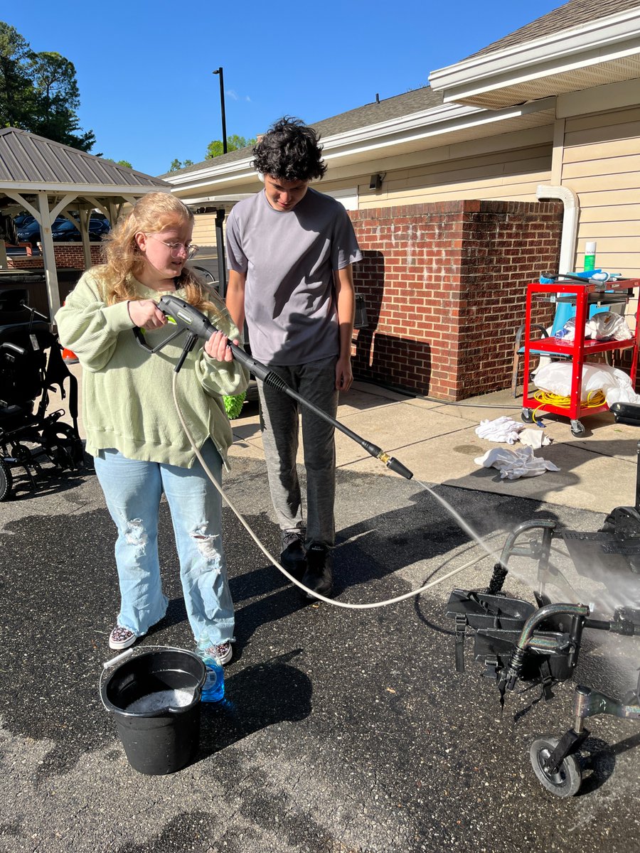 🌟 A heartfelt shoutout to the amazing students from Gaston Christian School for choosing to spend their day of service with us.🙏

Thank you for helping us keep our wheelchairs sparkling clean and shining bright. 💫

#HolyAngels #GastonChristianSchool #DayOfService