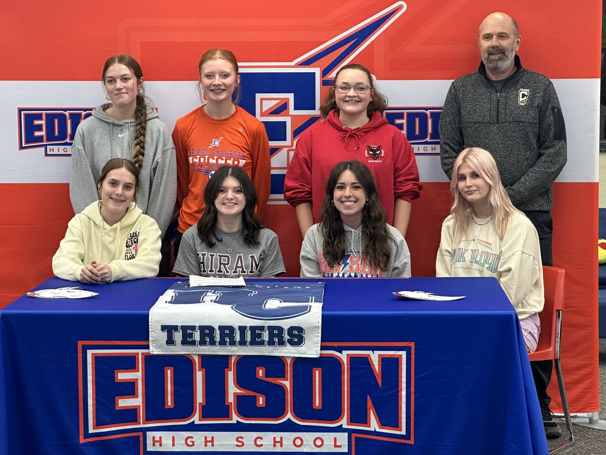 Congratulations to Alyssa Rice on signing to continue her academic and soccer career at Hiram College!

#GoTerriers
#GoChargers