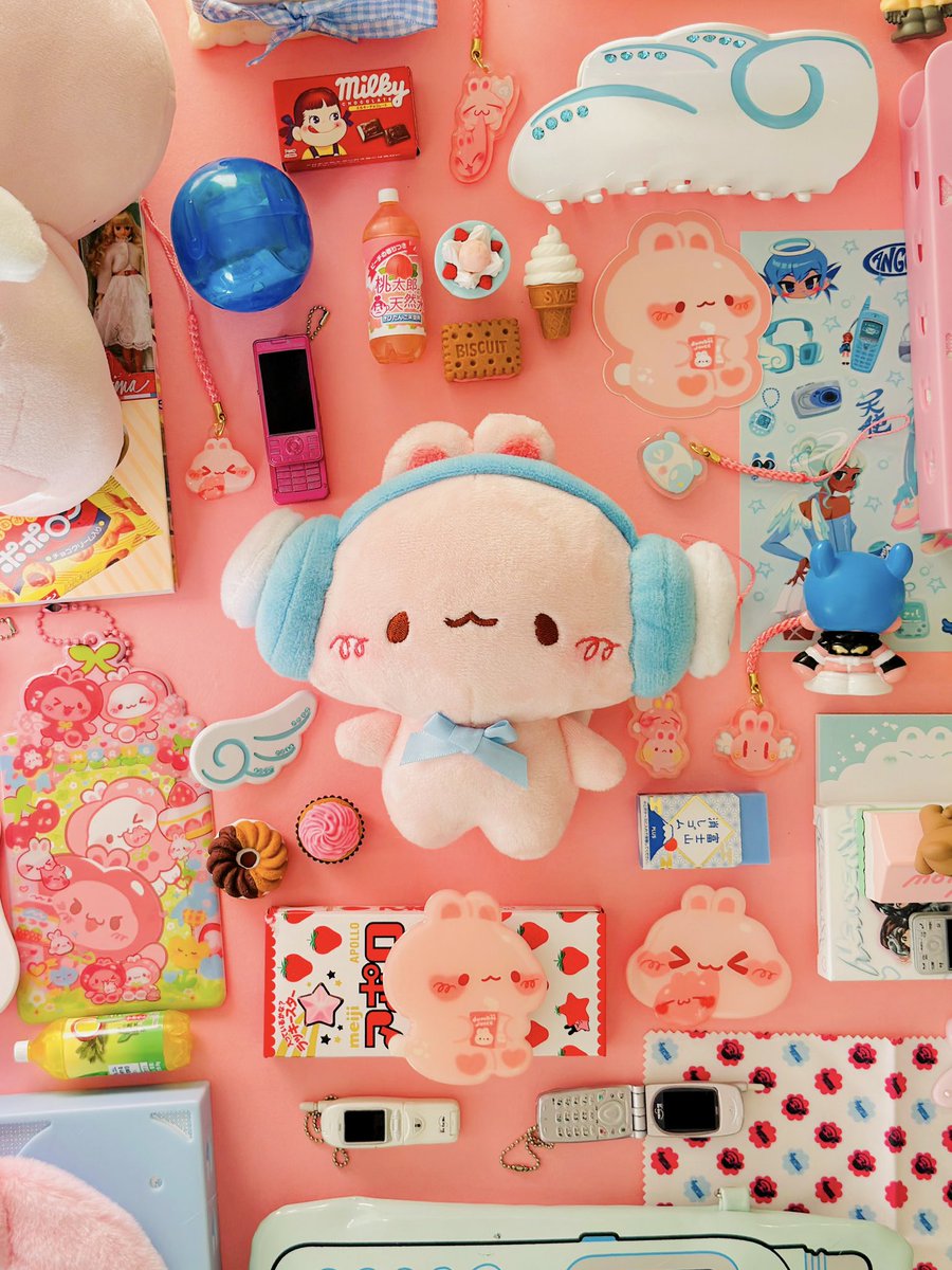 caramelo + dumbii 🍮🍓
plushies now available!