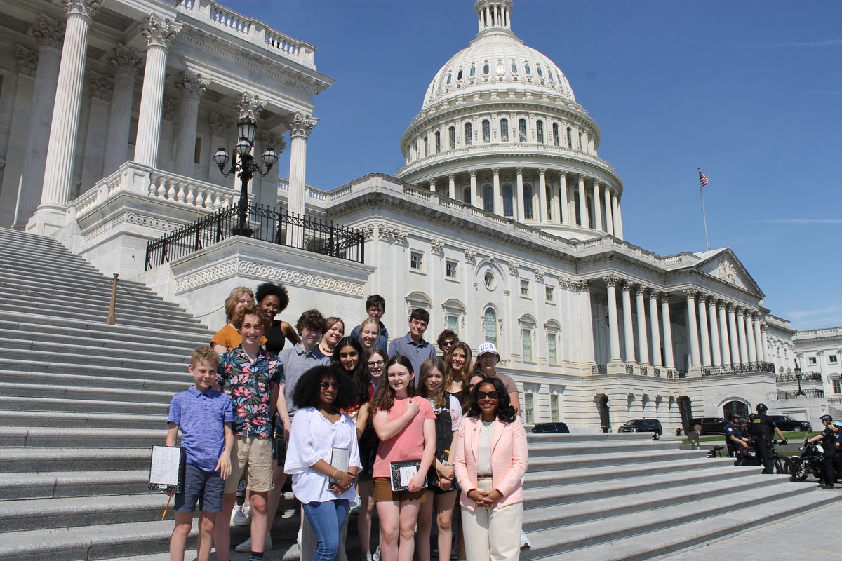 This week, Rep. Sykes welcomed @HMS1962 students to her #OH13 Congressional office in D.C.!