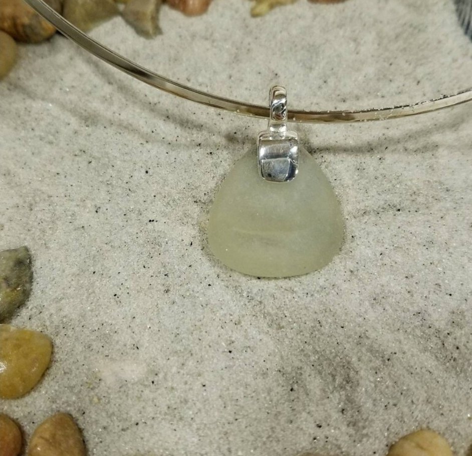 This is one of my favorite pieces to date.
Enter EARLYBIRD during checkout for 10% off. 
#etsygifts #etsyfinds #shopsmall #jewelry #handmade #unique #beachjewelry #sterlingsilverjewelry #seaglass #beachglass #customjewelry #unique #silver 

Click link in bio!