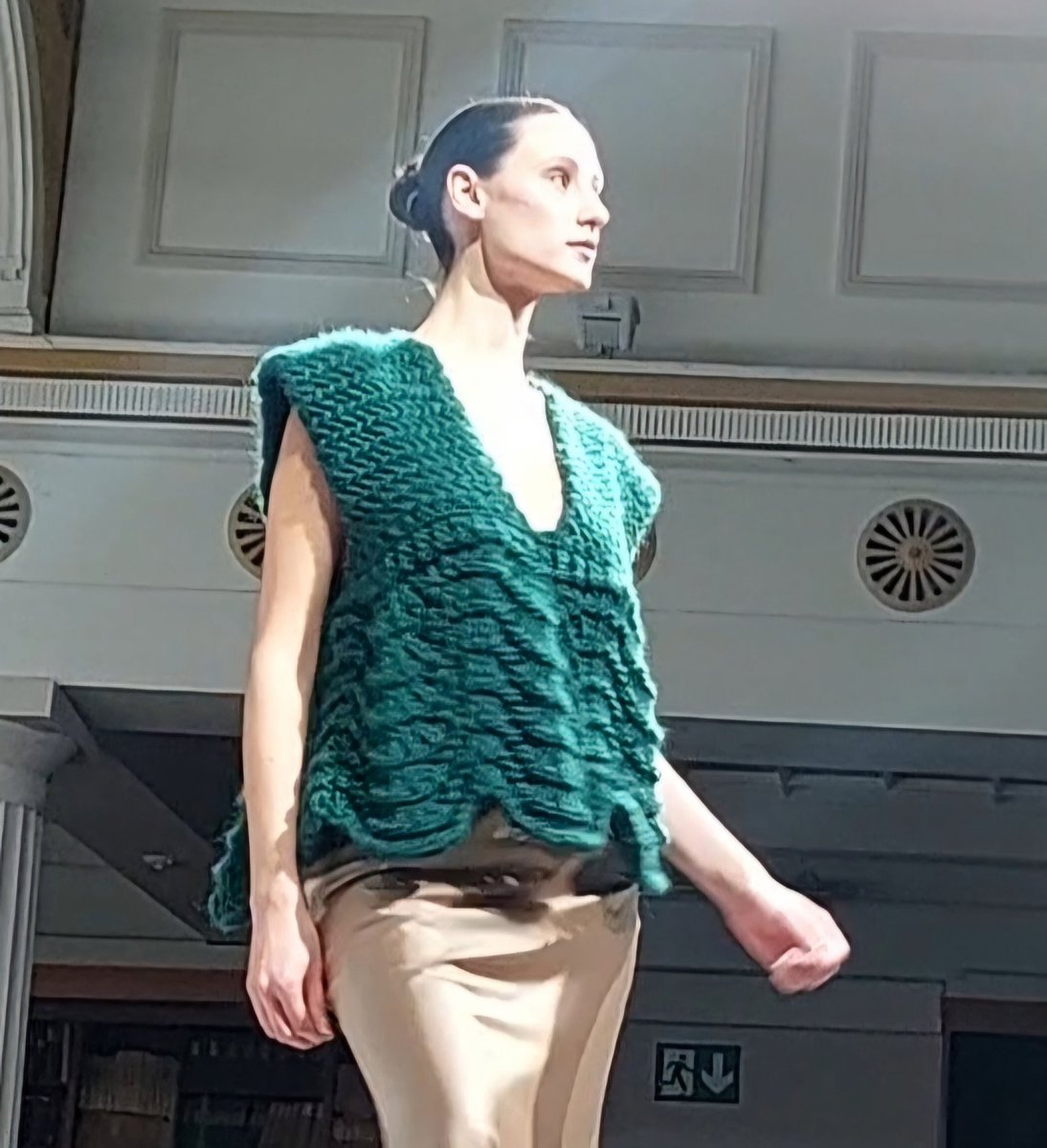 CIFDtweets's tweet photo. Chunky colour from #missshesgotknits #irishfashion #knitwear #Irishknitwear #stitches #chunkyknit #jumper #sweater #vest #oversizedjumper #chunkyjumper #luxury  #IrishFashionArt #missshesgotknits #Irishdesign #CIFD https://t.co/rza3f0ExP0