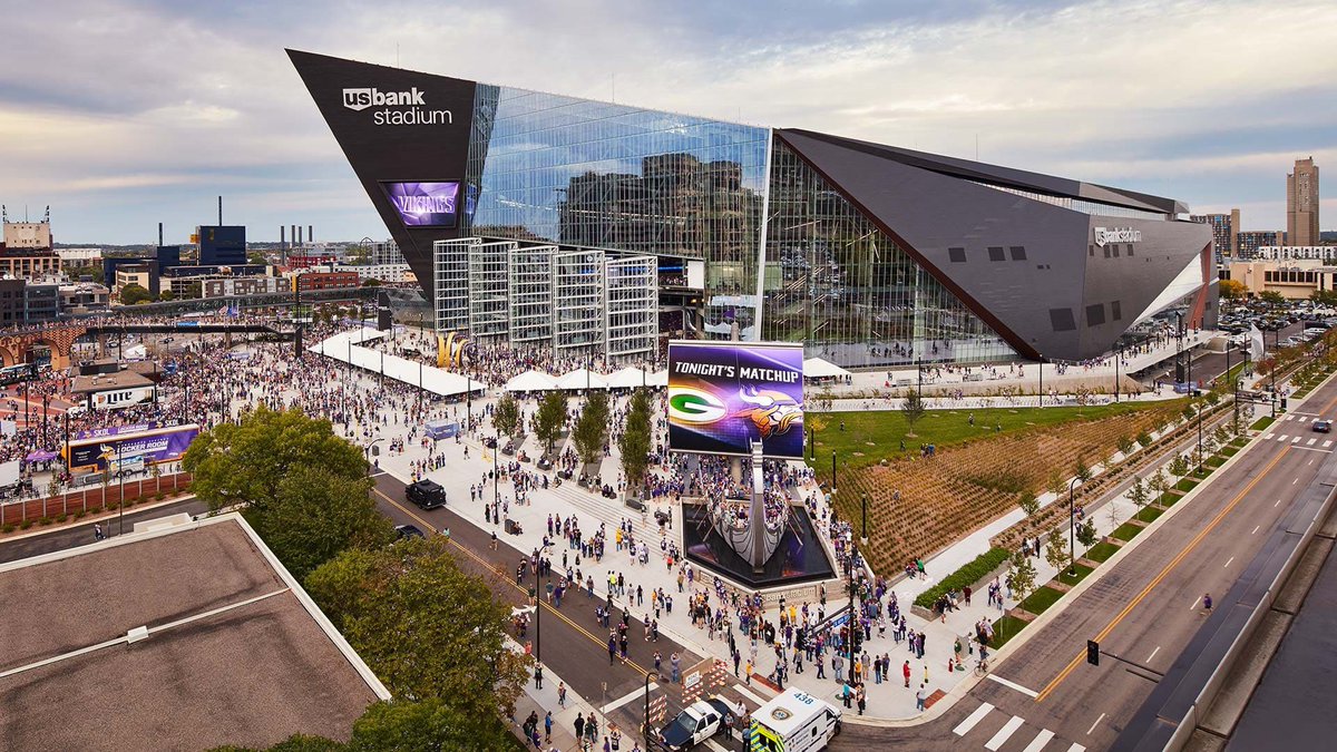 NFCNorthNewss's tweet photo. 🚨🚨BREAKING: U.S. Bank Stadium plans to be a completely “Kill Free” stadium by switching entirely to plant based meat by September of this year. 🤯🤯🤯

It will also be replacing all ice cream, cheese, and condiments with dairy free options instead. 

Minnesota would be the first NFL team to have a completely vegan stadium. 👏👏👏