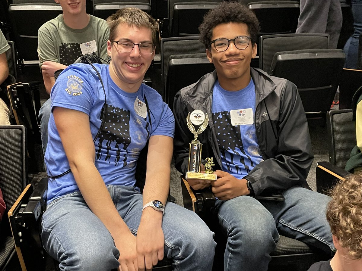 This group of Woodmen competed in the Boiler Tech Challenge today.  Everyone competed well and we had a couple of winners.  Hunter Cogdill and Sebastian Cronblad won the Vex Robotics competition and Stuart Luhigo and Ben Wehnert repeated as the winners in the Coding competition!!