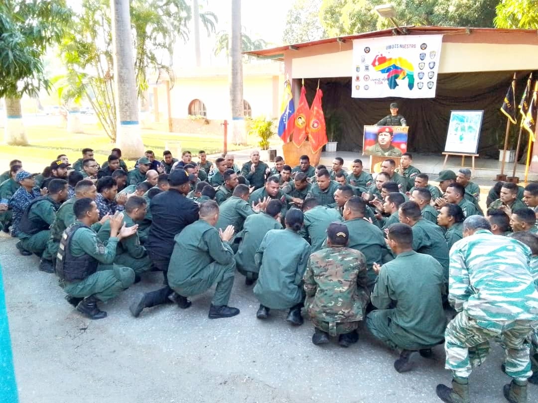 daex_ve's tweet photo. #12Abr|| Las Unidades desconcentradas de la #DAEX, a nivel nacional realizaron el
Debate Revolucionario de la #FANB y análisis de los 18 puntos del comunicado emitido por el Estado venezolano en Defensa de la Guayana Esequiba
#ElEsequiboEsNuestro #VenezuelaValiente #12Abril https://t.co/qKEzbiFOKi