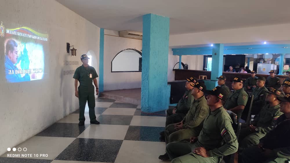 daex_ve's tweet photo. #12Abr|| Las Unidades desconcentradas de la #DAEX, a nivel nacional realizaron el
Debate Revolucionario de la #FANB y análisis de los 18 puntos del comunicado emitido por el Estado venezolano en Defensa de la Guayana Esequiba
#ElEsequiboEsNuestro #VenezuelaValiente #12Abril https://t.co/qKEzbiFOKi