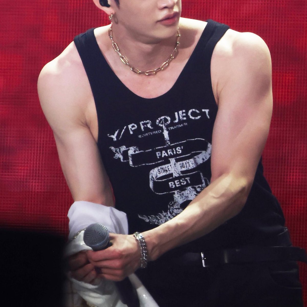 backsdoors's tweet image. iconic outfits worn by bang chan, a thread