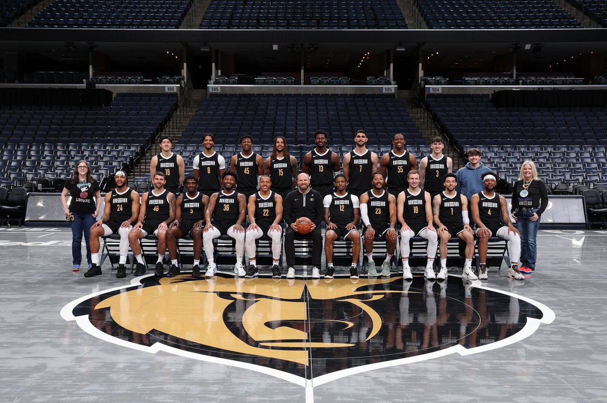 abris11's tweet image. New team pic! Joe always does such a great job! #BackToTheGrind @goldenticket76 @k_brothers04 🫶🏽⭐️