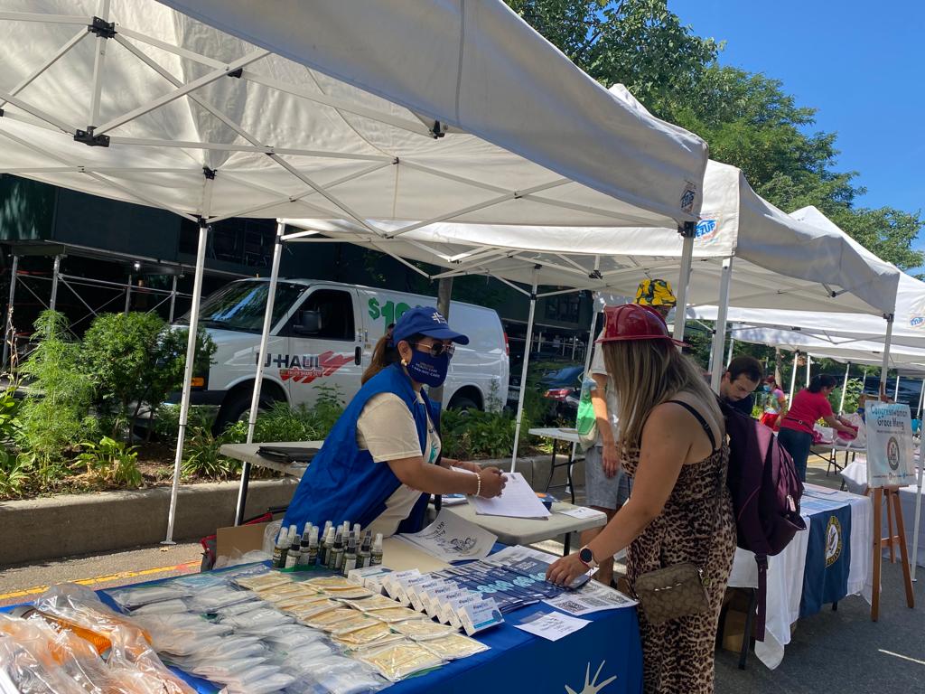 Our Health Outreach Team continues to educate our communities about COVID-19 safety, testing & vaccines. We’re still distributing masks to community members across NYC because wearing a mask in all public indoor settings & crowded outdoor spaces helps prevent COVID-19!