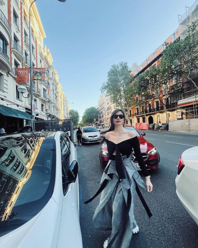 DemetOzdmrMedia's tweet photo. #DemetÖzdemir İspanya tatilinden yeni fotoğraflar paylaştı📸🔥 
📍 IG| @/ demetozdemir “Buenas noches 🫠✨” https://t.co/9XDDIv1nrs