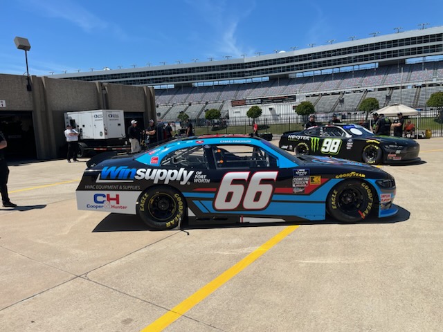 The HART HVAC / @Winsupply of Fort Worth / @cooperhunterusa Dark Horse hits the track this evening, with practice and qualifying live on @FS1 beginning at 5 CT / 6 pm ET.

#NASCAR #Andys300