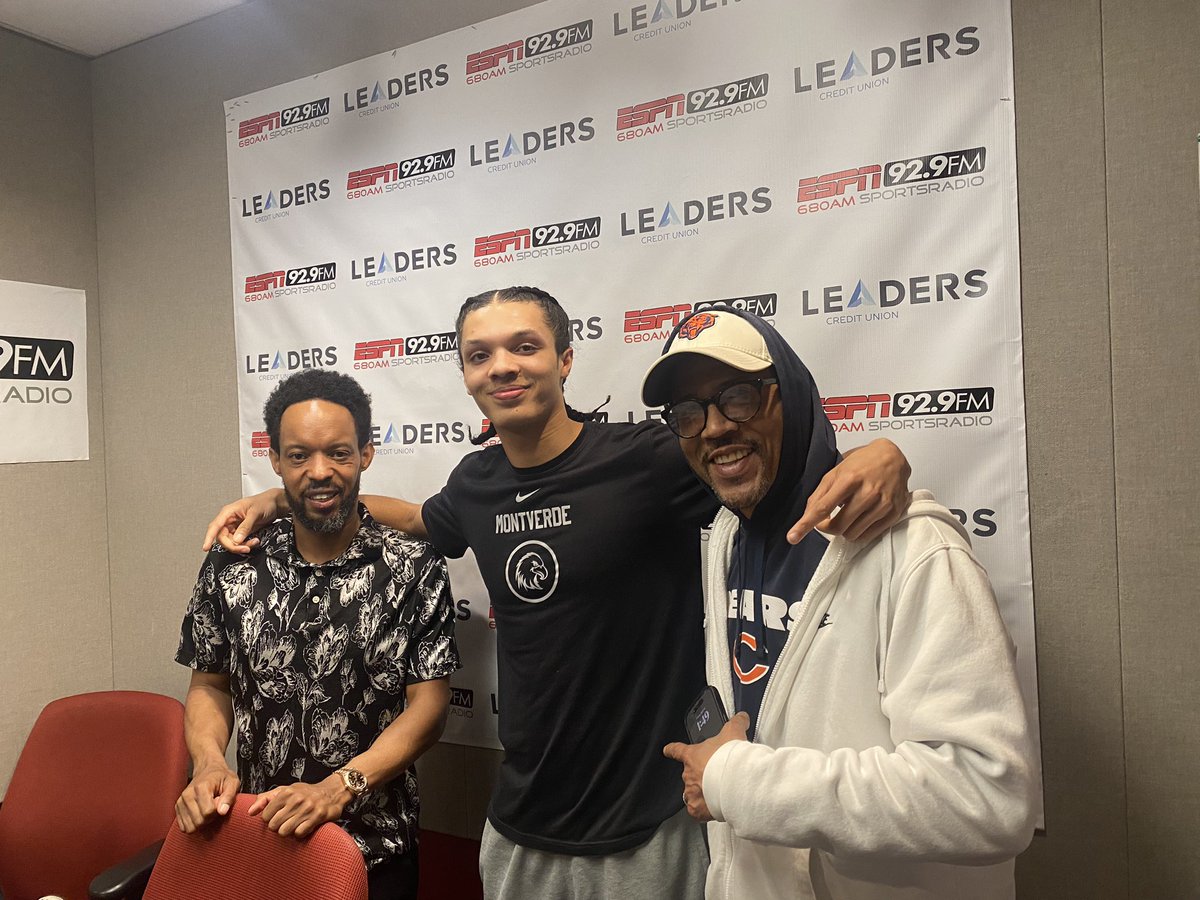 Shoutout to @curtis_givens & @lilcurtis3 for joining us on J&J Show with @jasonsmith929 live from @leaderscu Studios!