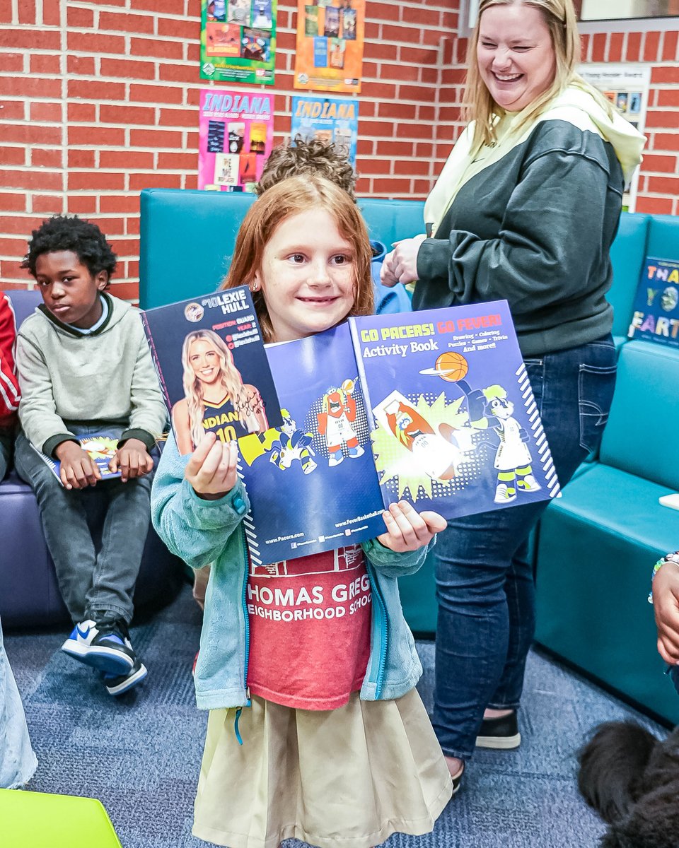 Lexie Hull visited Thomas Gregg Elementary and read Earth Day books to the students with the help of a special furry friend from @pawsandthinkinc 📚🐕‍🦺