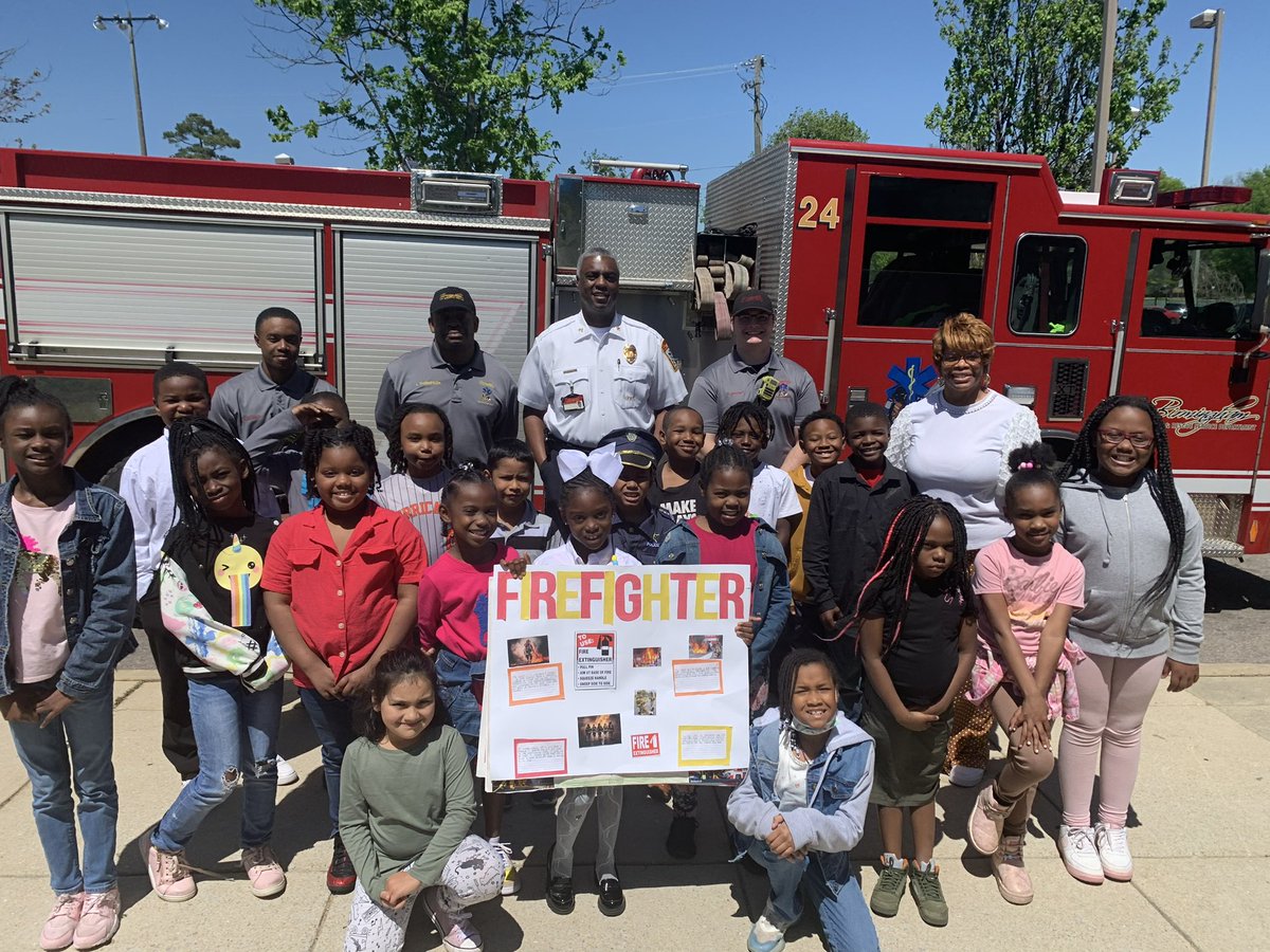 bhamfirerescue's tweet photo. As a proud graduate of Central Park Elementary, Fire Chief Cory Moon along with Engine 24 was honored to speak with the 2nd grade class for their career day!
They are the future of Birmingham Fire & Rescue Service!!
#BFRS #BhamFireRescue #BirminghamCitySchools #OutFuture https://t.co/0TQ0l3HV2g