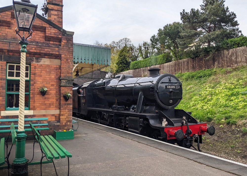 We're running passenger trains this weekend 13th and 14th April 2024, with two steam locomotives and one diesel loco in action. Stanier Class 8 48305, BR Standard Class 5 73156, and Peak Type 4 D123 are due in service. Please see: buff.ly/43QCxGp #GreatCentralRailway